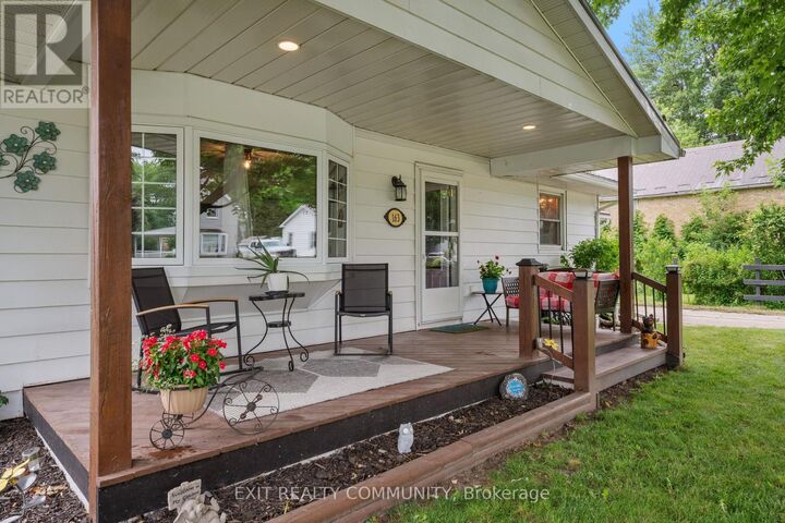 Property Photo:  163 Elm Street East  ON N0P 1C0 