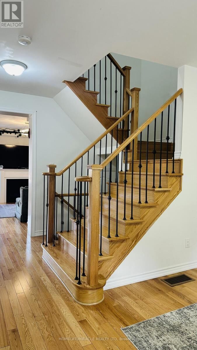 Photo de la propriété:  5 Hardman Lane  ON L1T 0P9 