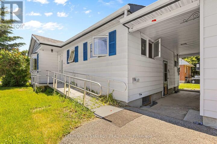 Property Photo: 76 Bridge Street ON K7S 2E6