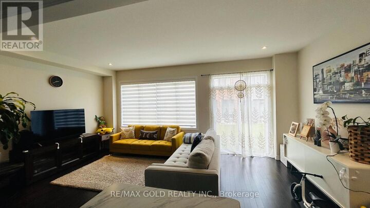 Property Photo:  28 Amos Avenue  ON N3T 0V4 