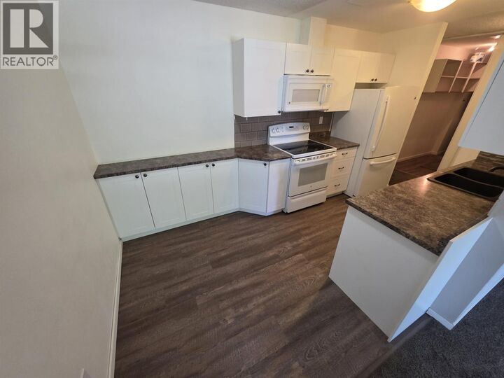Property Photo: 2607 Pear Street 2203 BC V8G 4V5
