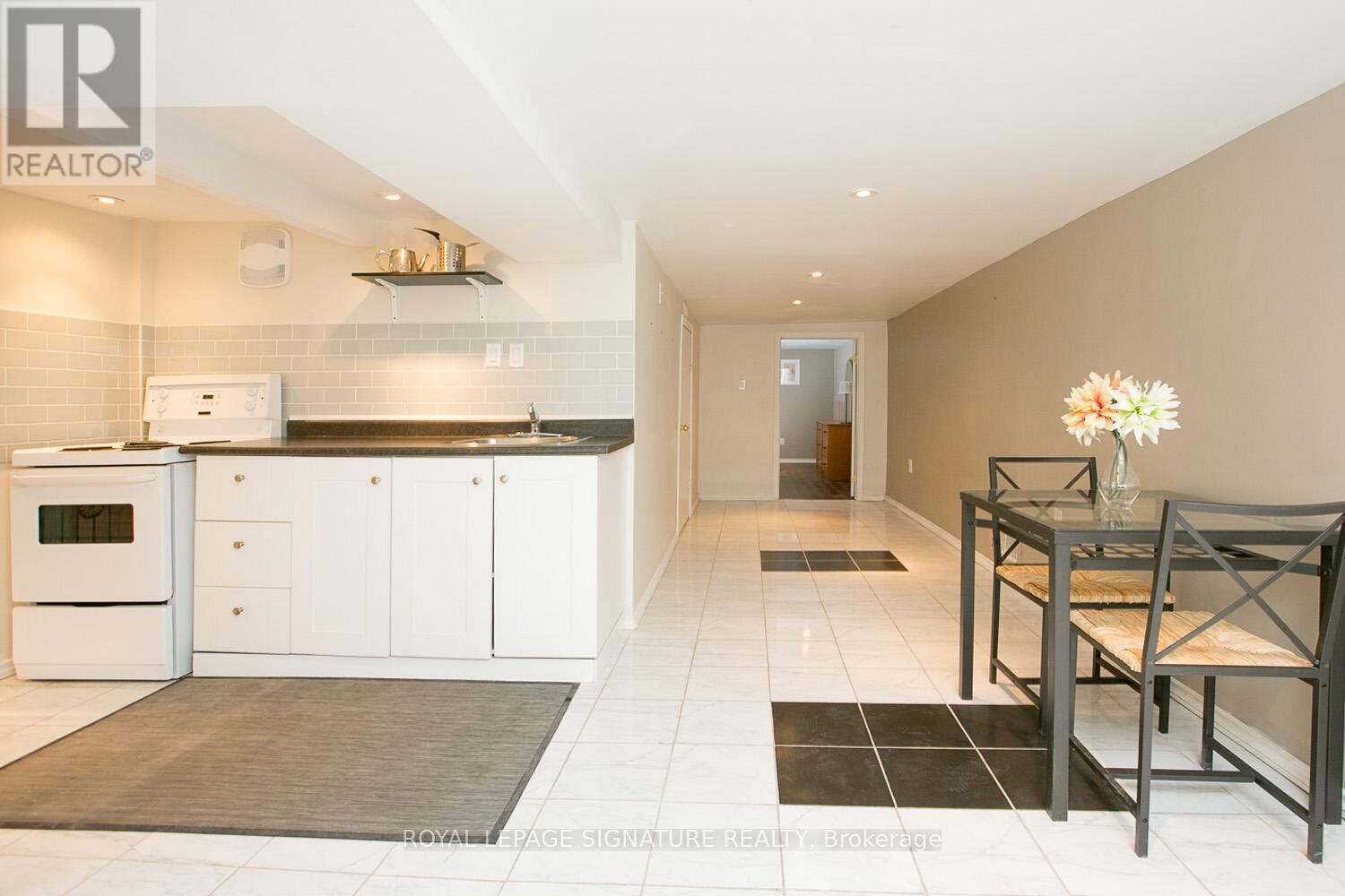 Property Photo:  349 Main Street  ON M4C 4X6 