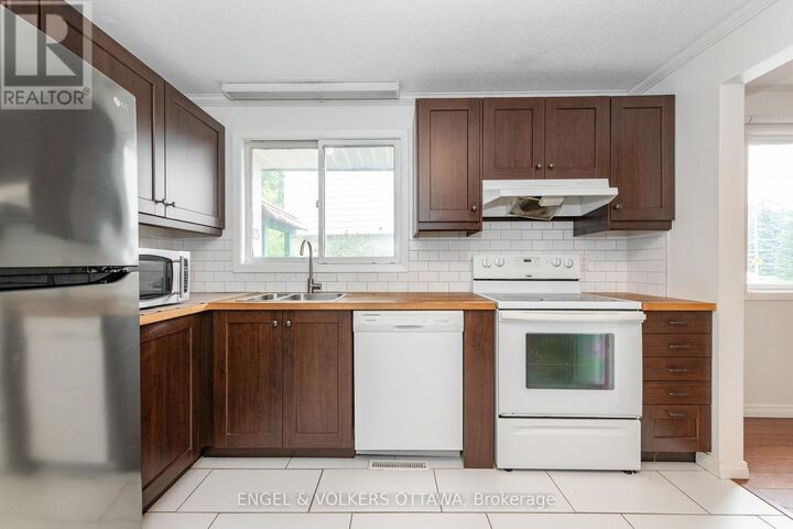 Property Photo:  75 Woodfield Drive  ON K2G 0A1 