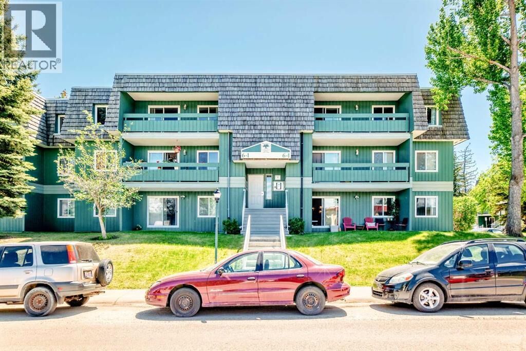 Property Photo:  315 Southampton Drive Southwest  AB T2W 2T6 