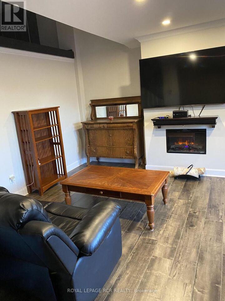 Property Photo:  121 Milestone Crescent 12  ON L4G 3M2 