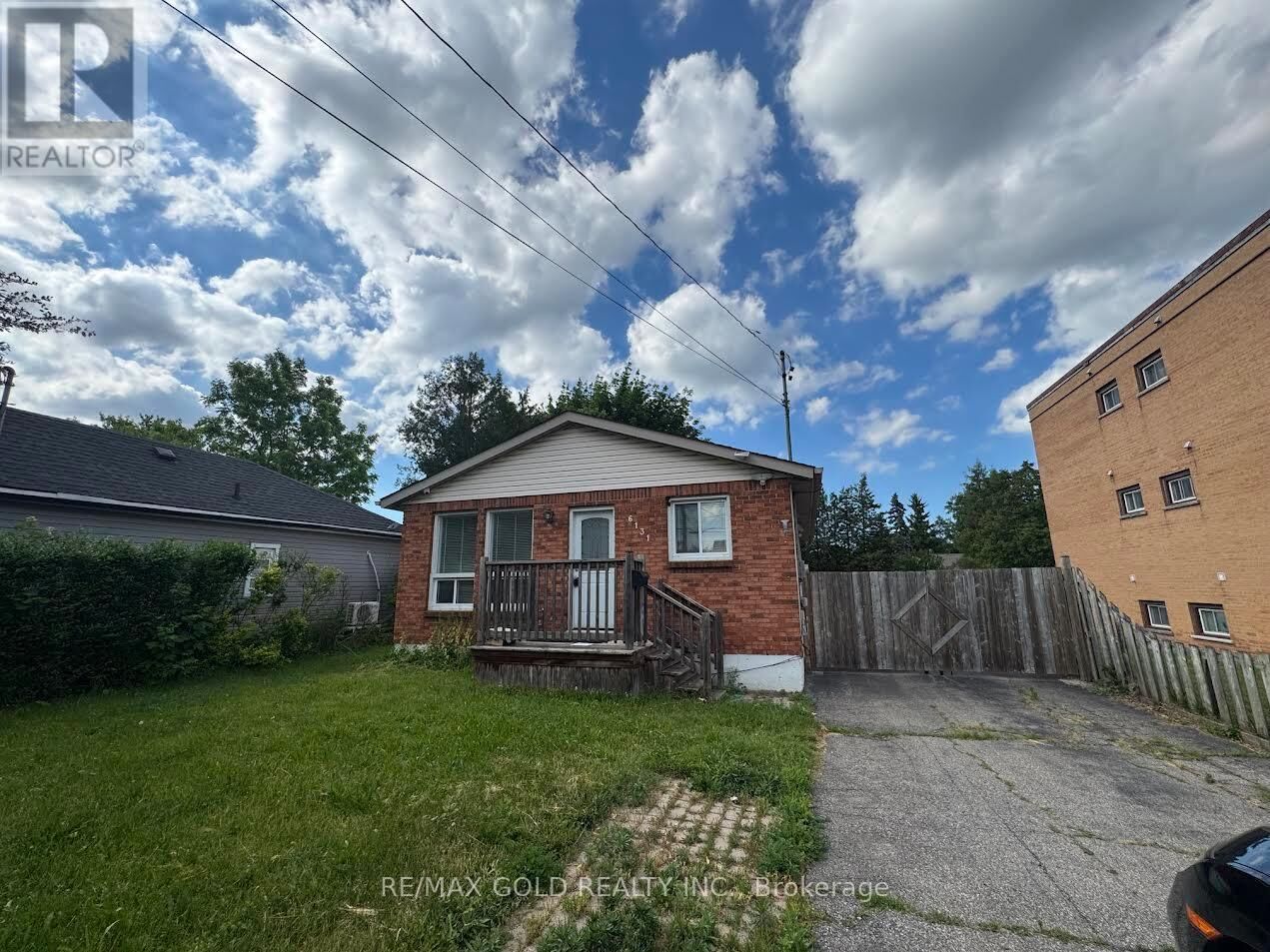 Property Photo:  6131 Valley Way North  ON L2E 1X9 