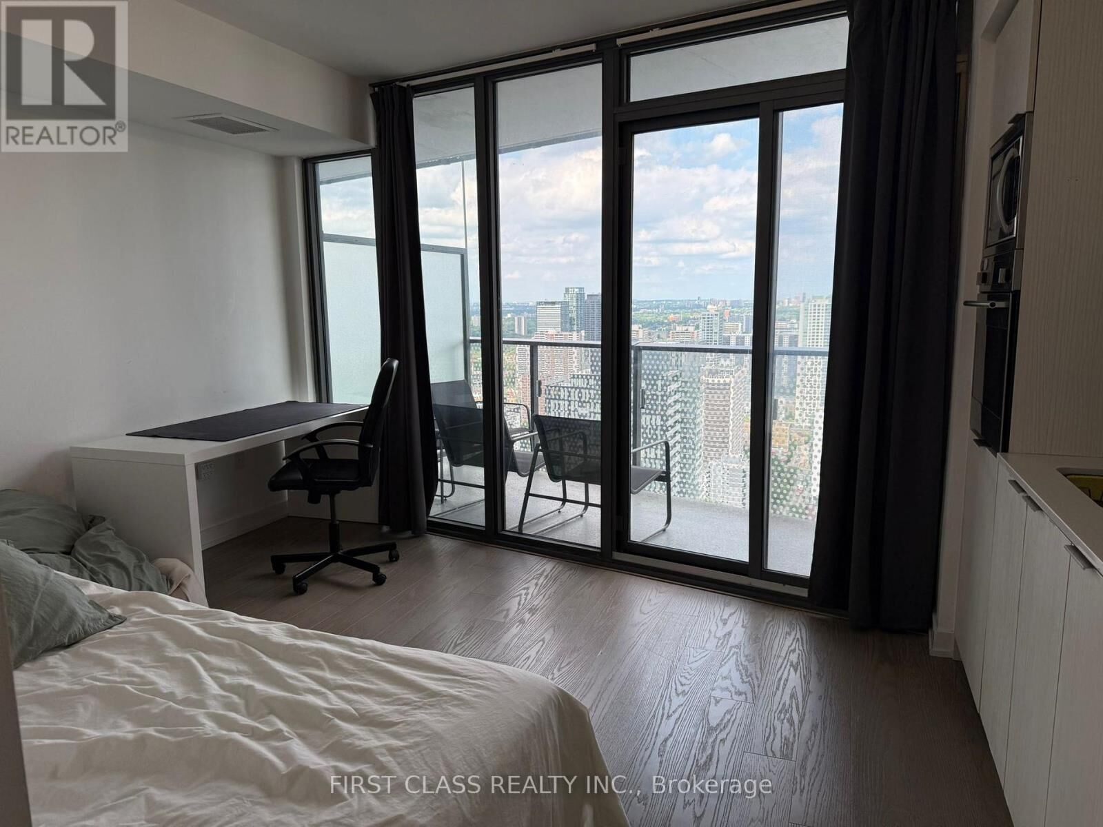 Property Photo: 11 Wellesley Street West 4212 ON M4Y 0G4