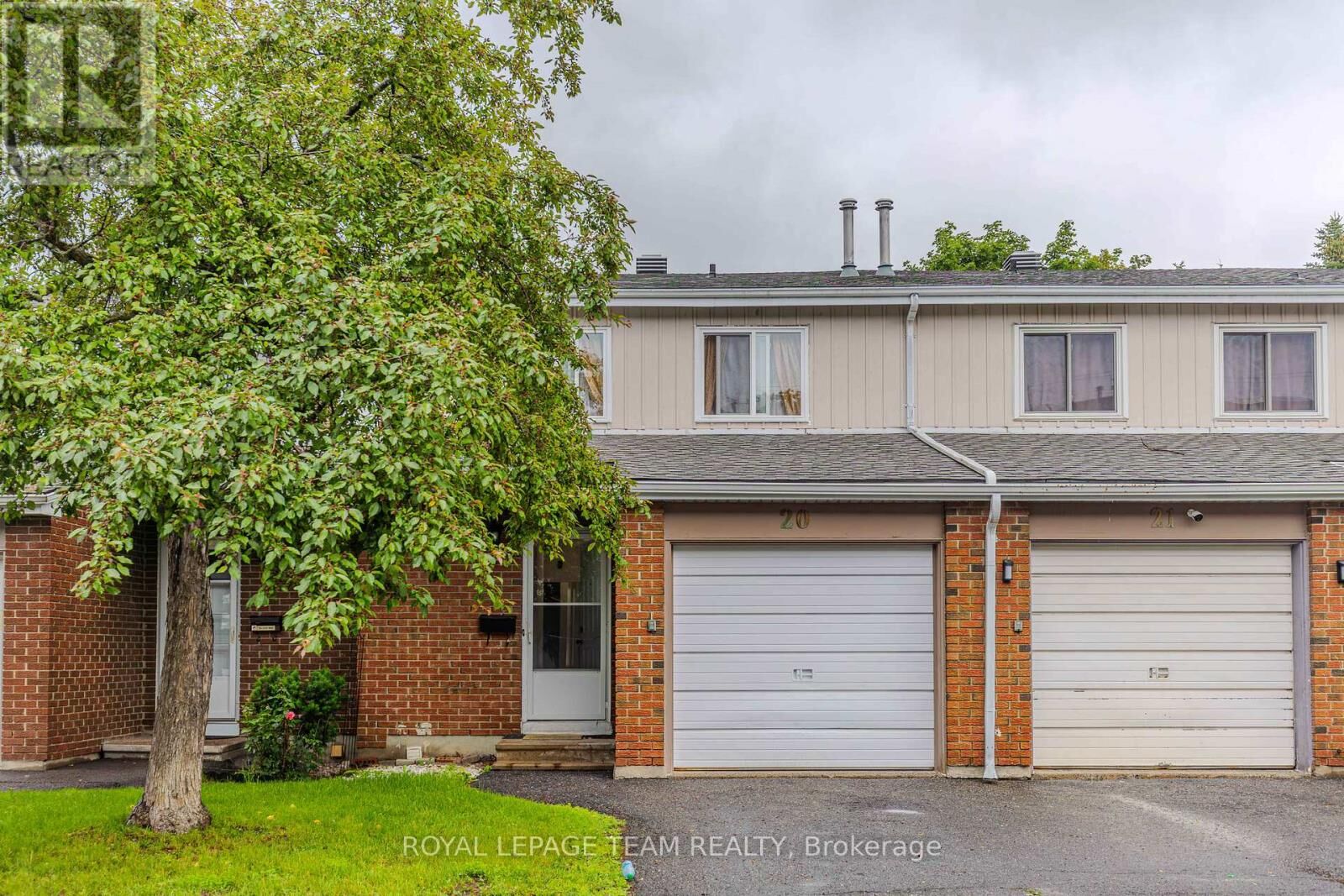 Property Photo: 2669 Southvale Crescent 20 ON K1B 4V2