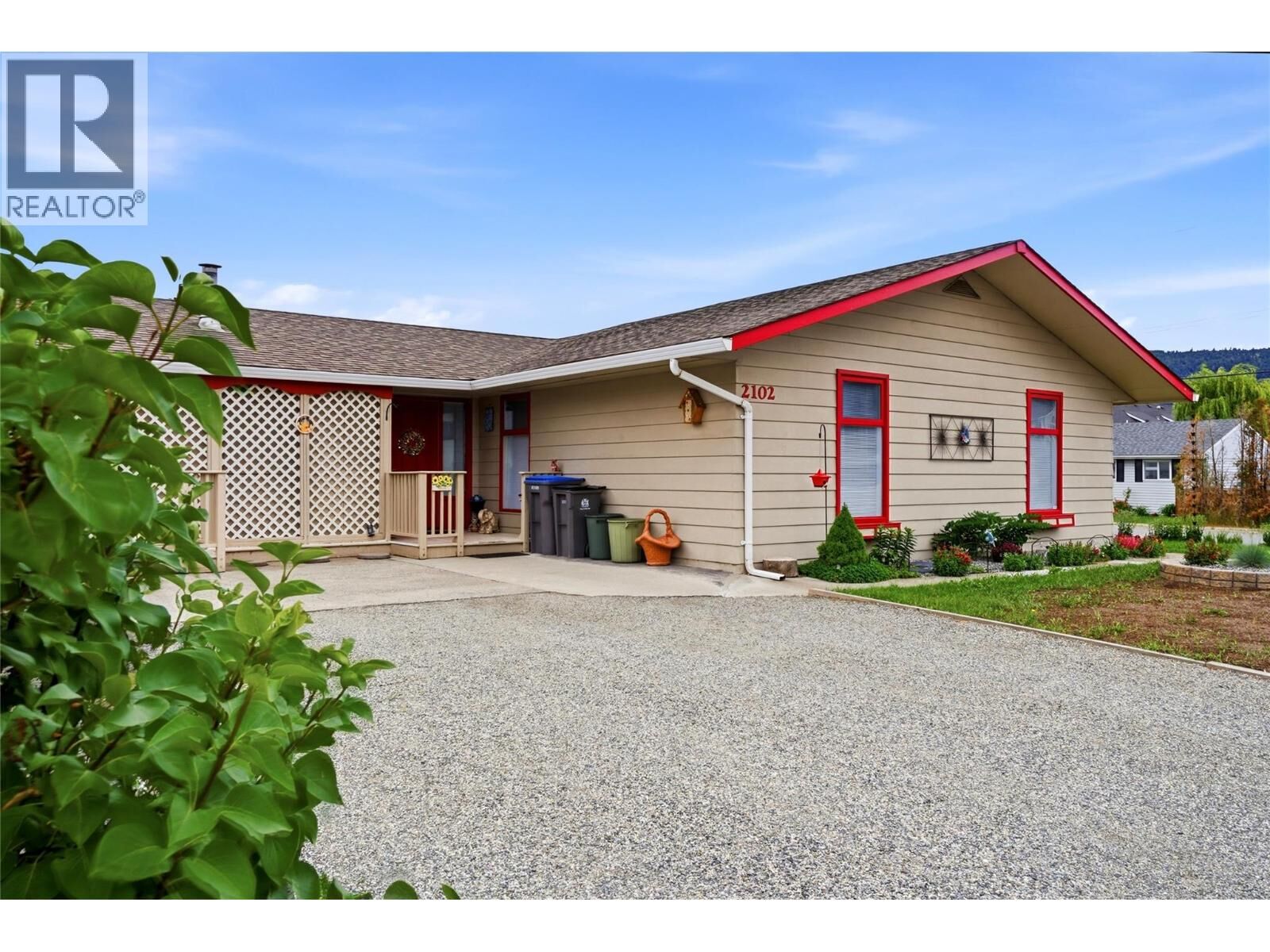 Property Photo: 2102 Clapperton Avenue BC V1K 1B8