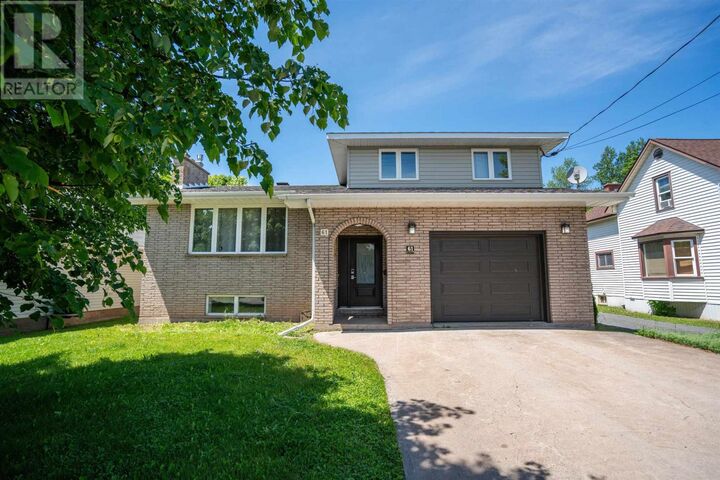 Property Photo: 61 Knox Ave ON P6B 3X8