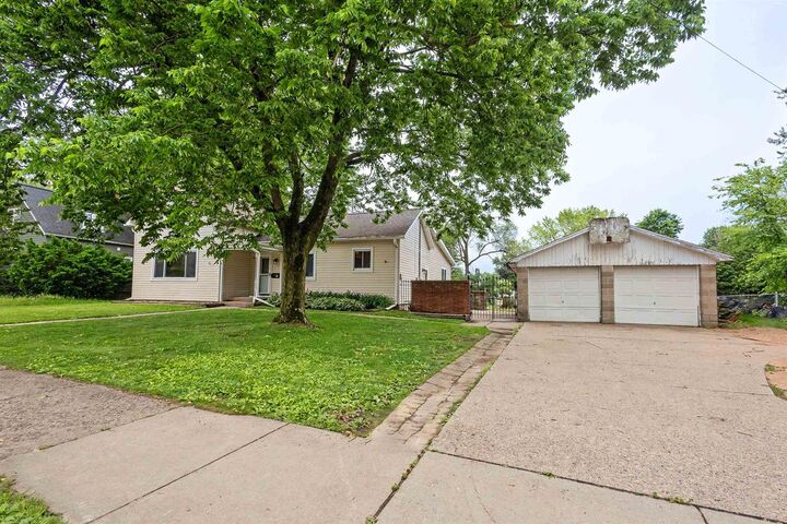 Property Photo:  1700 Chestnut Street  WI 54494 