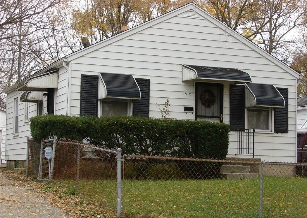Property Photo: 1216 Alcott Drive OH 45406