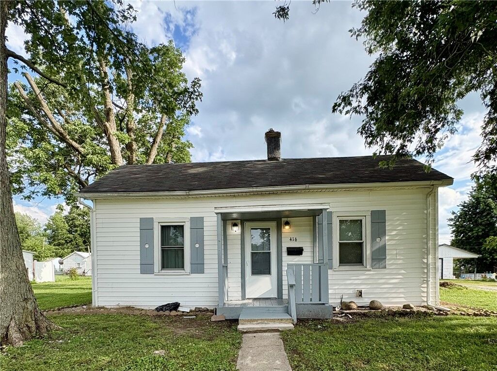 Property Photo:  416 Clay Street  IL 61944 