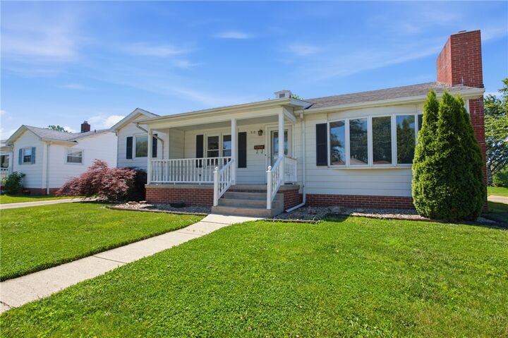 Property Photo:  515 E Grove Avenue  IL 62401 