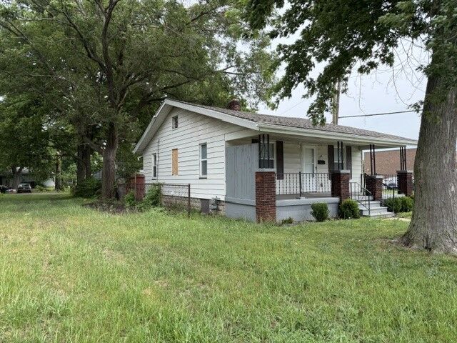 Property Photo: 1790 E Locust Street IL 62521