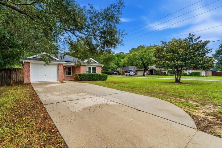 Property Photo: 1740 Thomas Street FL 32578