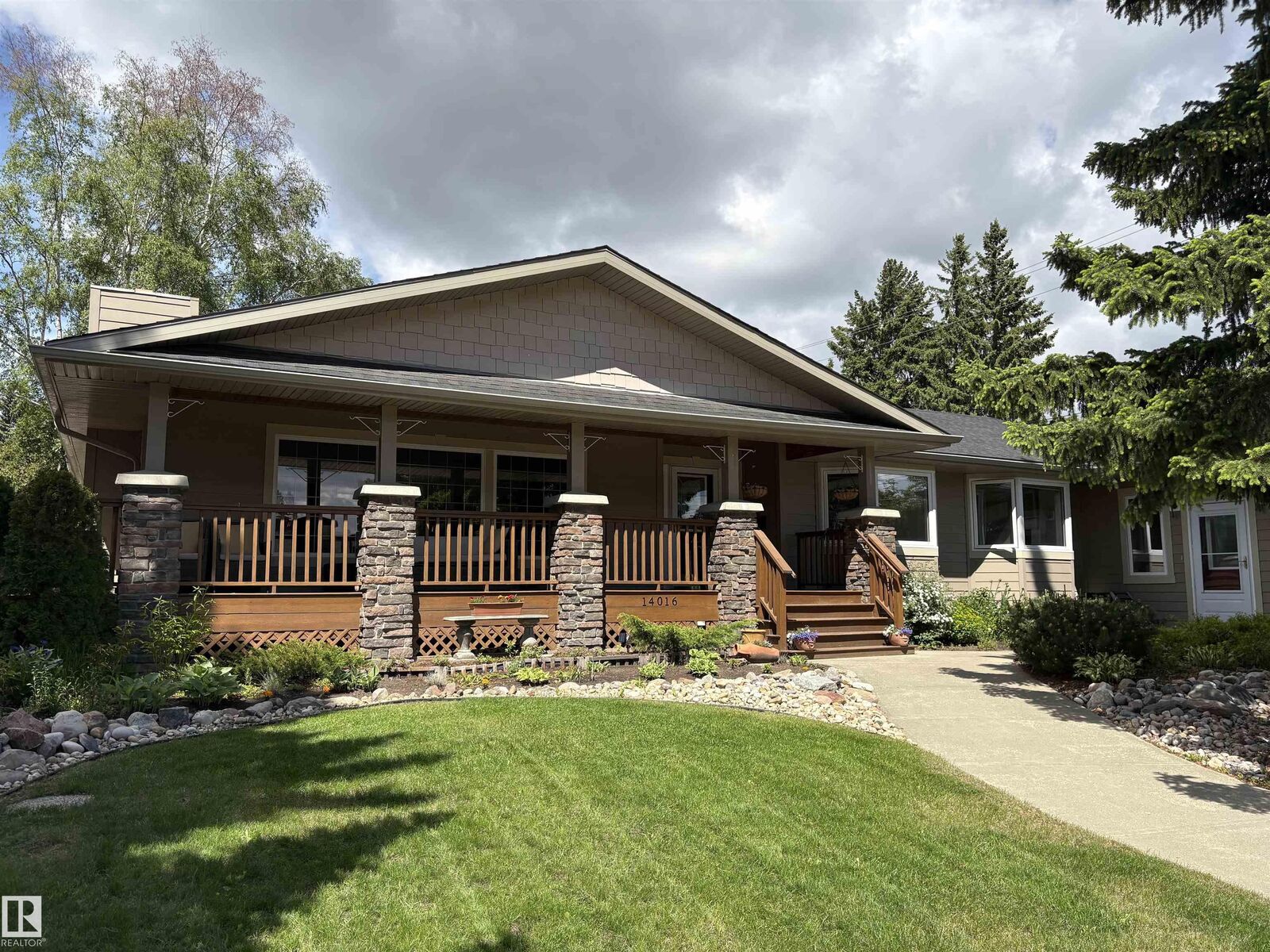Property Photo:  14016 85 Avenue NW  AB T5R 3Y8 