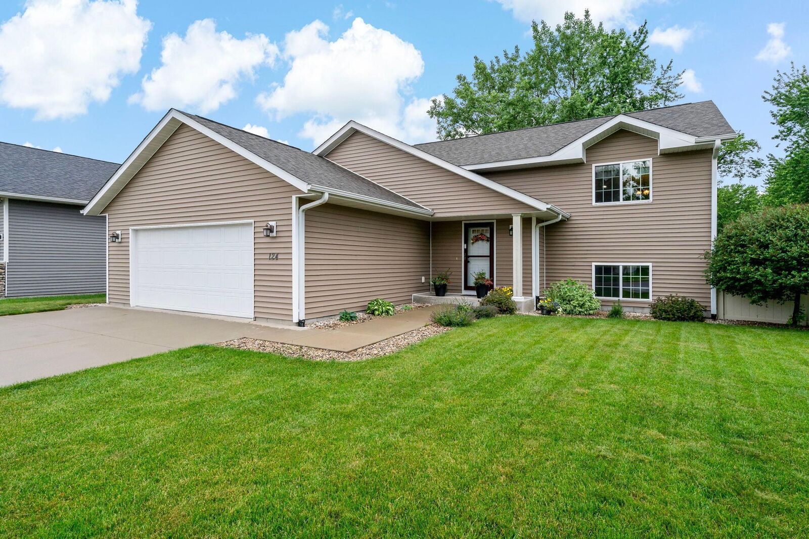 Property Photo:  124 Harbor Hill Drive  MN 56001 
