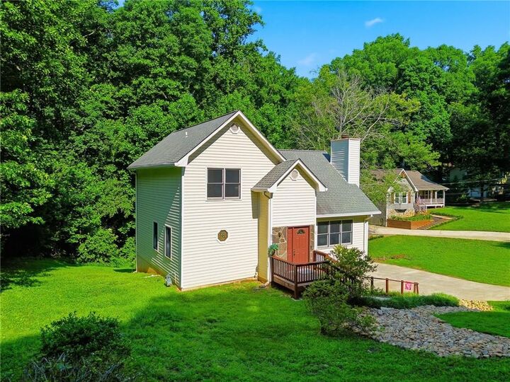 Property Photo: 190 Lori Lane GA 30114