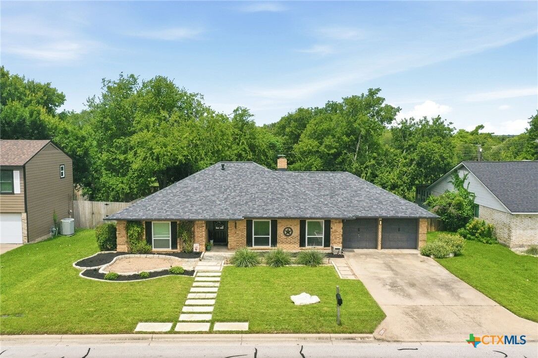 Property Photo: 2204 Creekview Drive TX 78681