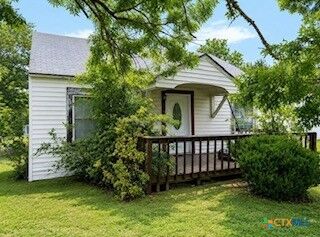 Property Photo: 402 Rowena TX 76570