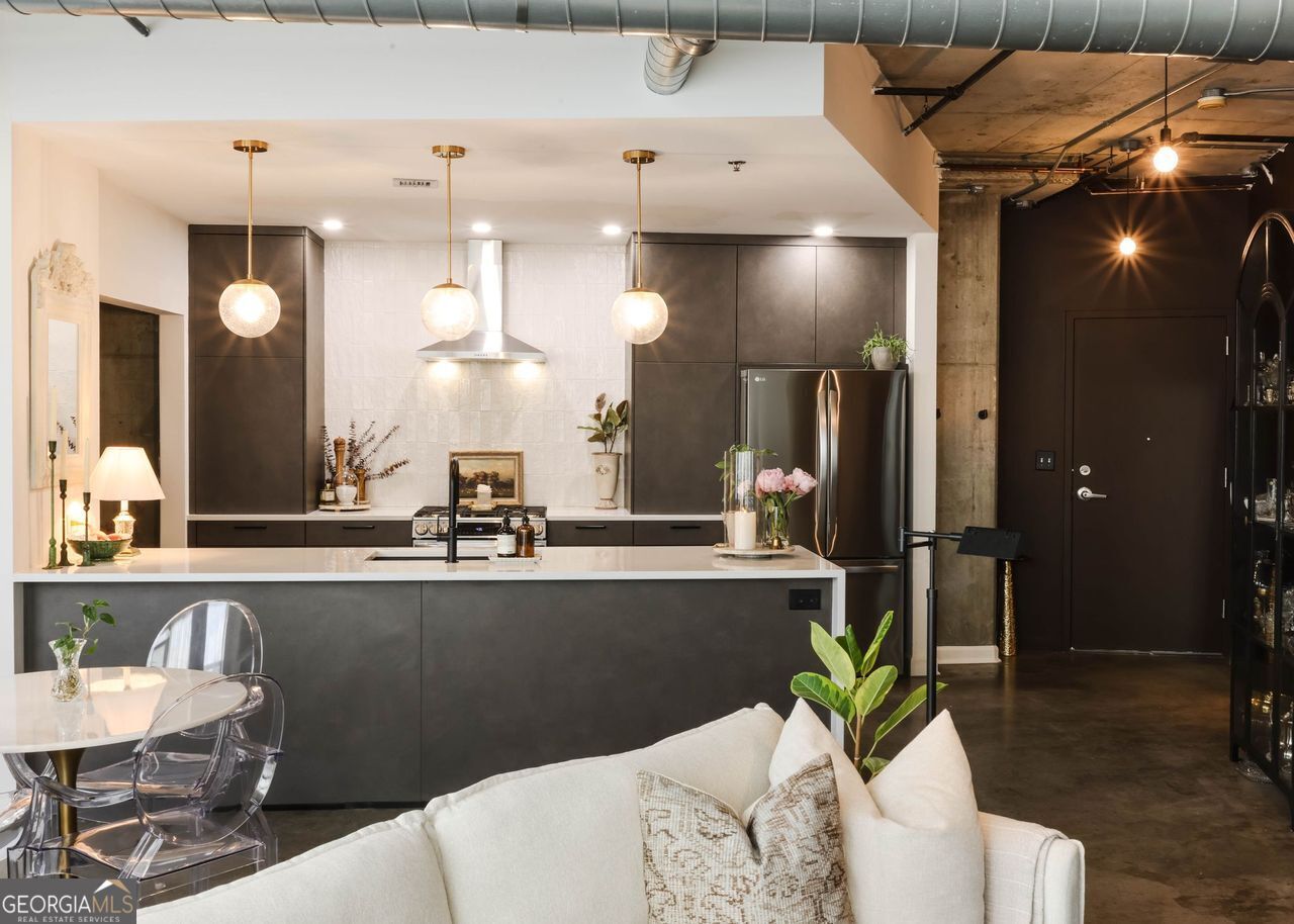 Property Photo:  115 W Peachtree Place NW 501  GA 30313 