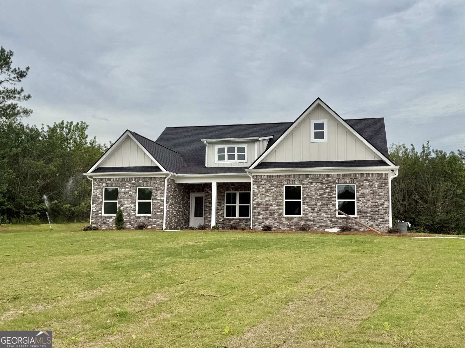 Property Photo: 1319 Sycamore Circle GA 30224