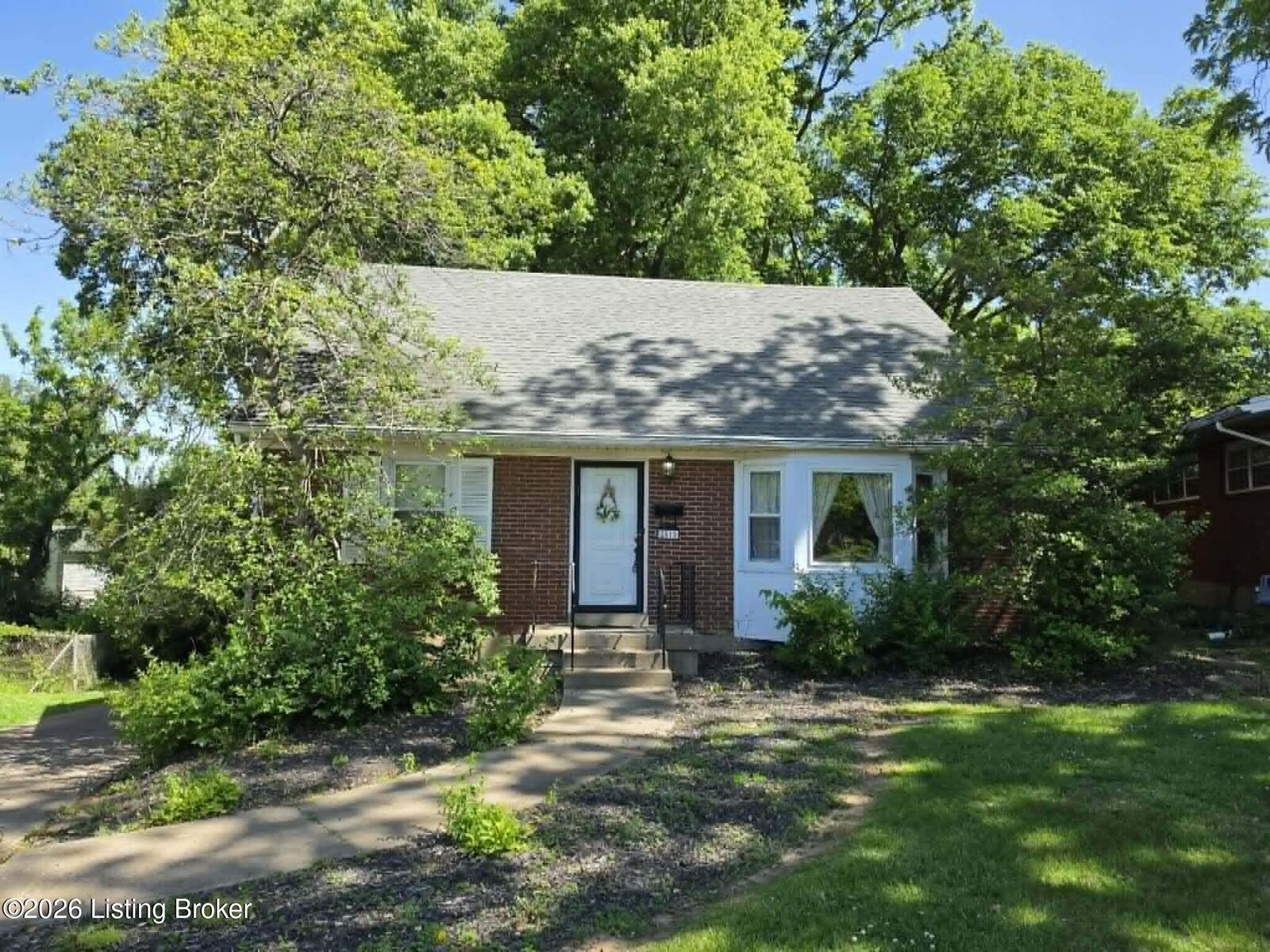 Property Photo: 2015 Tyrone Dr KY 40218