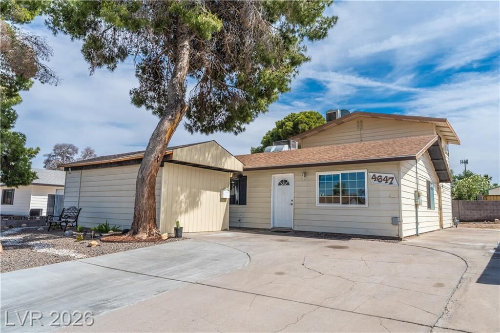Property Photo: 4647 Bennett Drive NV 89121