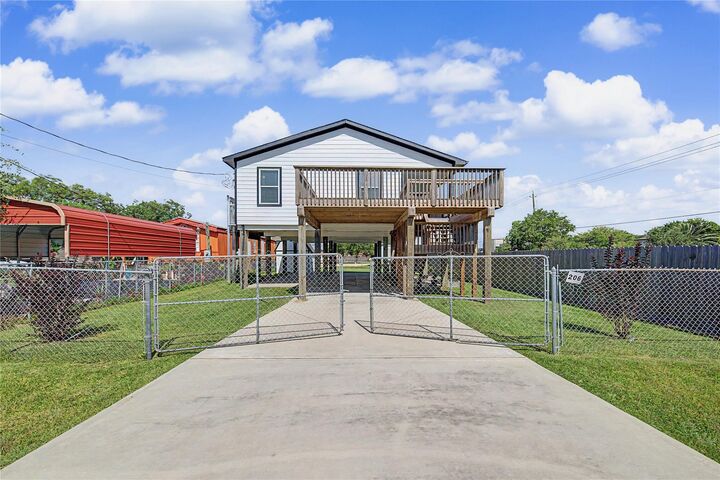 Property Photo:  206 19th Street  TX 77539 