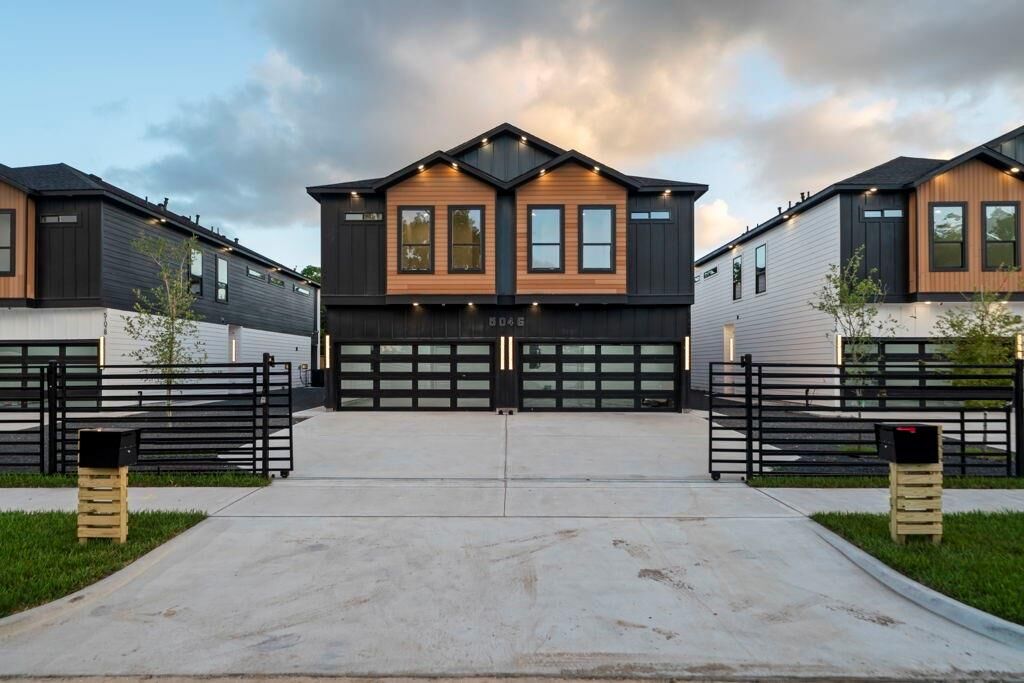 Property Photo: 5046 Pershing Street A-B TX 77033