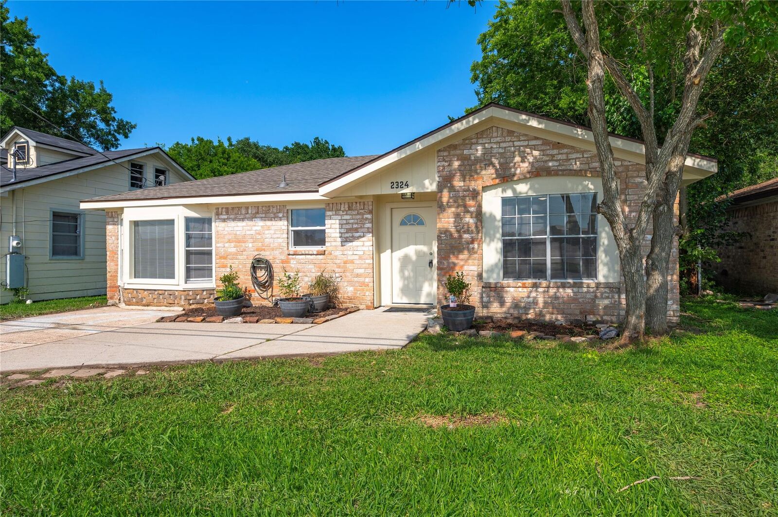 Property Photo: 2324 N Logan Street TX 77590