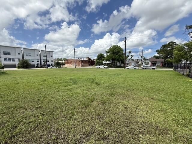 Property Photo:  2323 Everett Street  TX 77009 