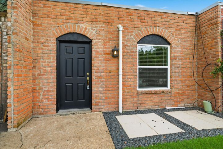 Property Photo: 1405 Shadowdale Drive 23 TX 77043