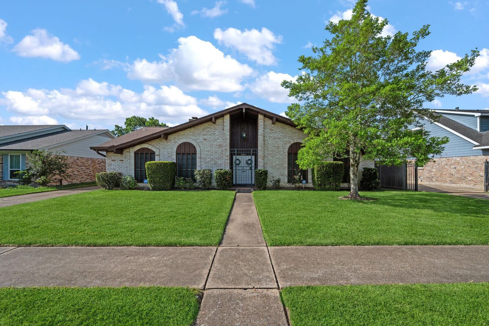 Property Photo:  8834 Sandstone Street  TX 77036 