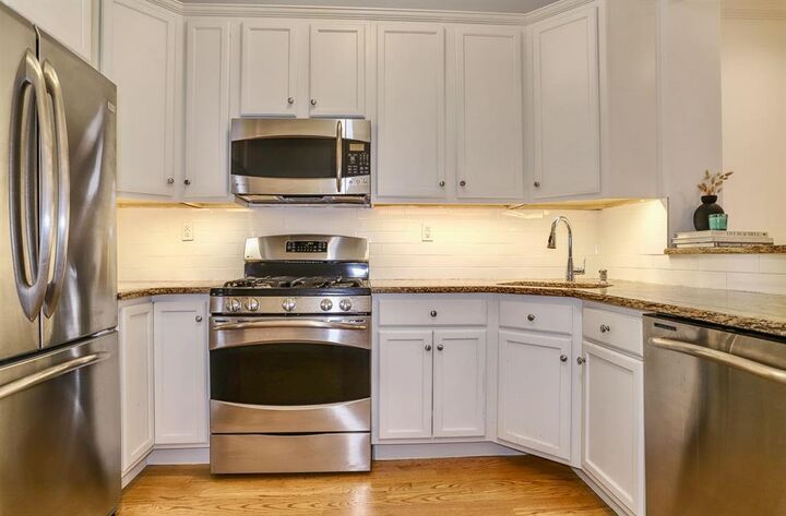 Property Photo:  1122 Hudson St 2B  NJ 07030 