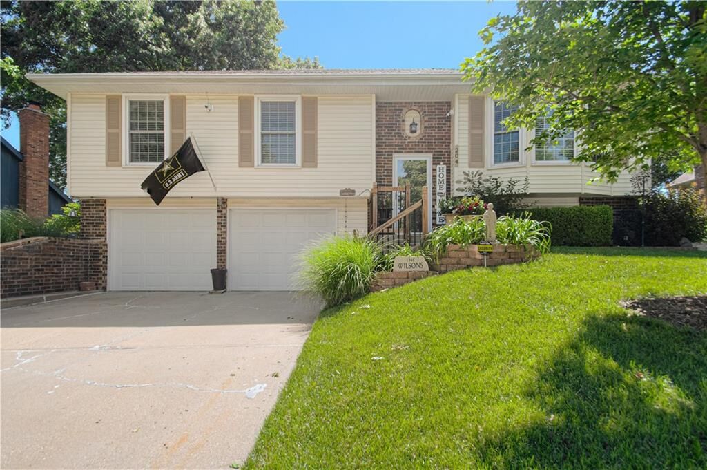Property Photo: 204 S Brittany Drive KS 66061