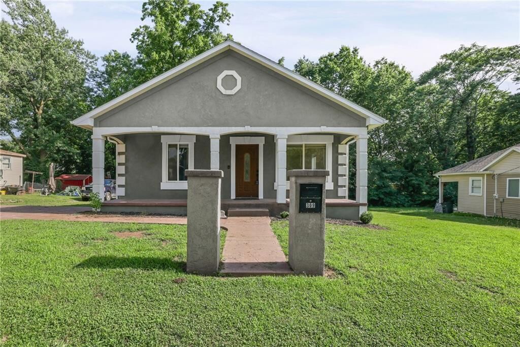 Property Photo: 309 E Black Diamond Street MO 64085