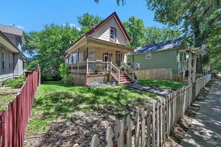 Property Photo:  718 N Broadway Street  KS 66048 