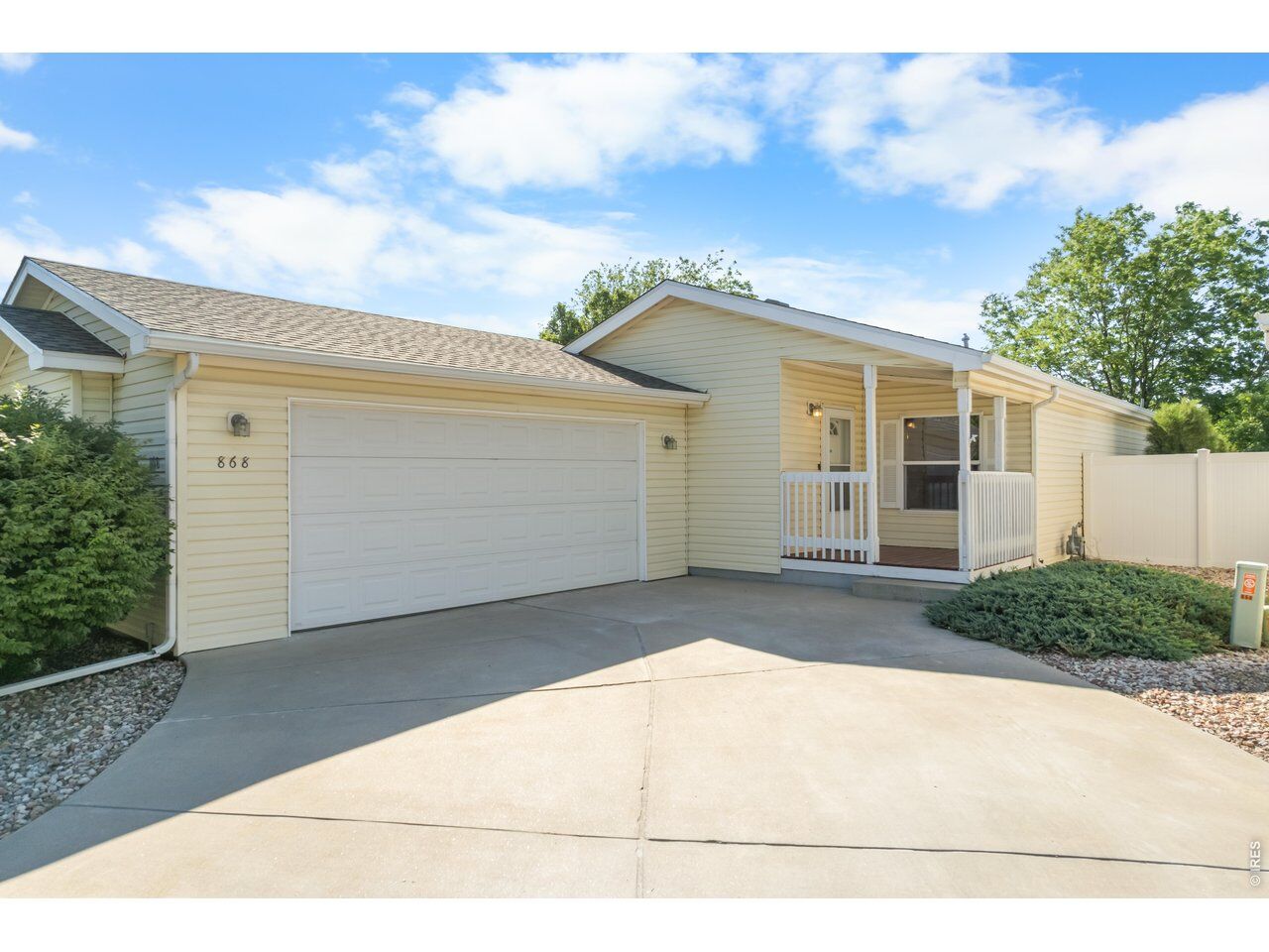 Property Photo: 868 Sunchase Dr CO 80524
