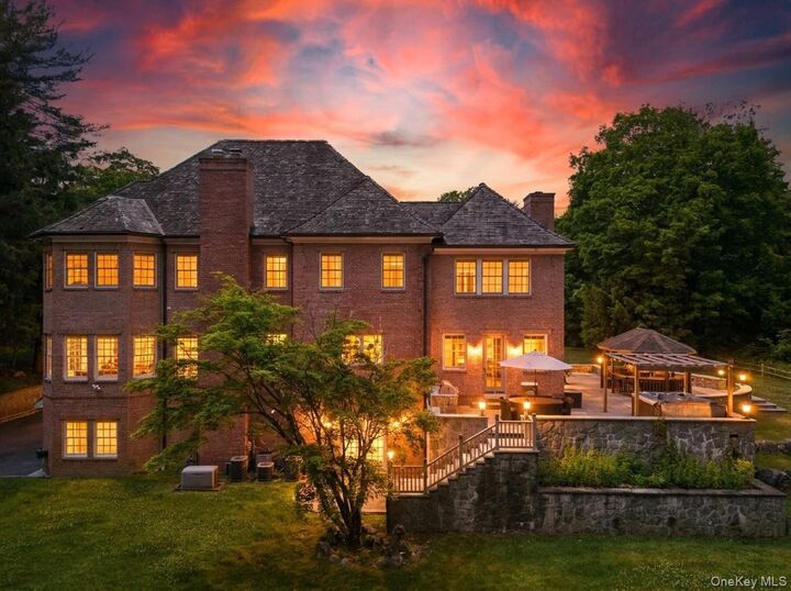 Property Photo:  2 Heathcote Drive  NY 10549 