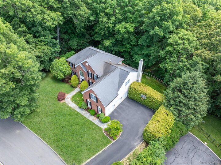 Property Photo:  6 Theal Court  NY 10589 