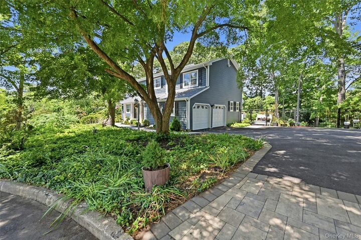 Property Photo:  5 Crabapple Court  NY 11766 