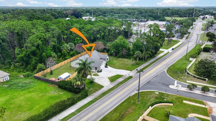 Property Photo: 191 Roberts Road FL 32141