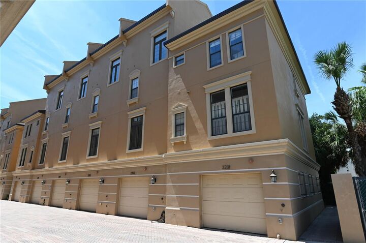 Property Photo: 2201 Soho Bay Court FL 33606