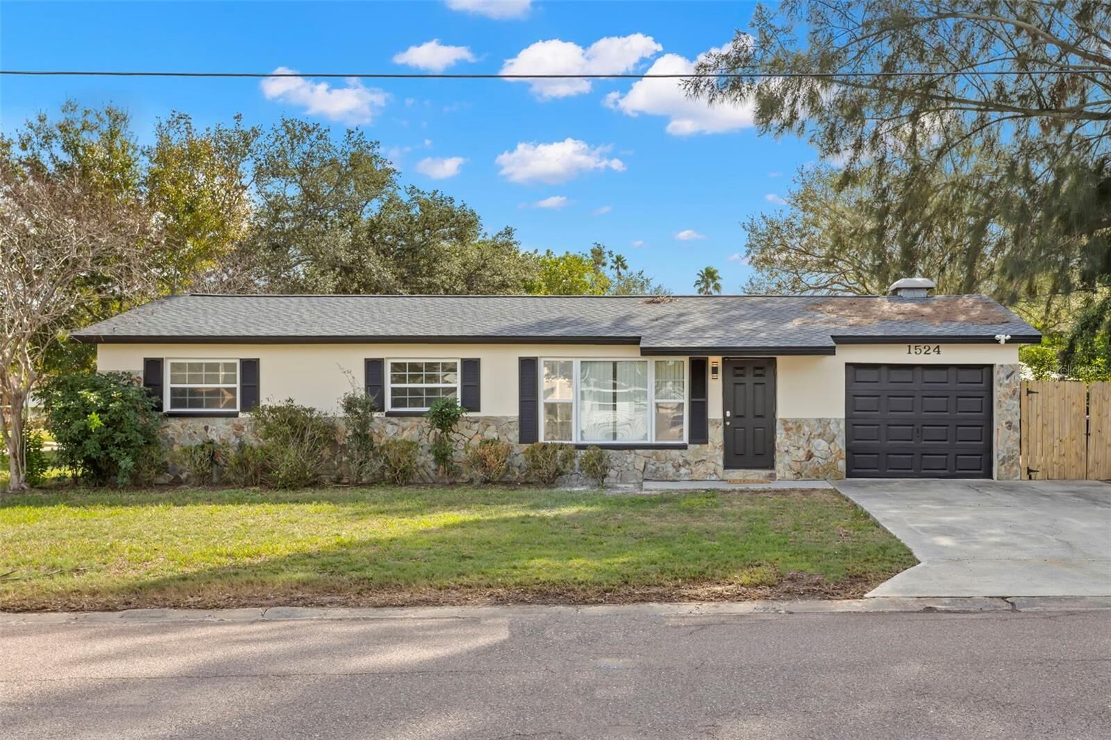 Property Photo: 1524 Arizona Ave FL 33703