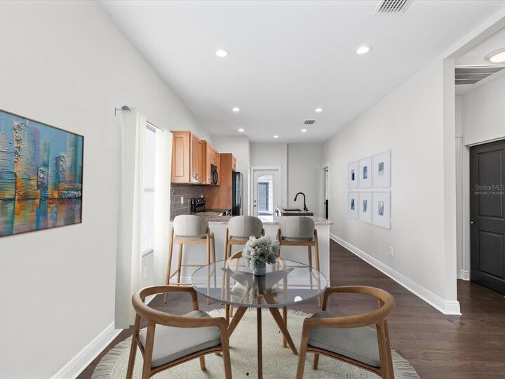 Property Photo: 2107 W Cherry Street FL 33607