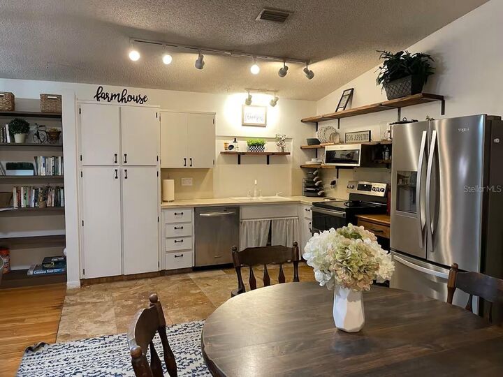 Property Photo:  2107 Grove Valley Avenue  FL 34683 