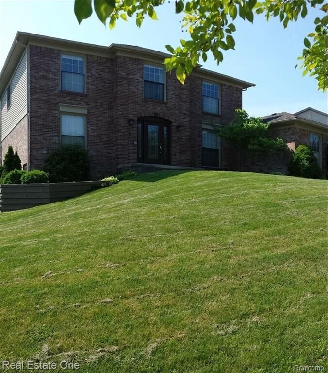 Property Photo:  475 Dorchester Way  MI 48381 