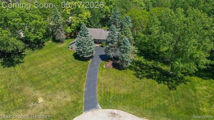 Property Photo: 5466 Taylor Lane MI 48346 1747